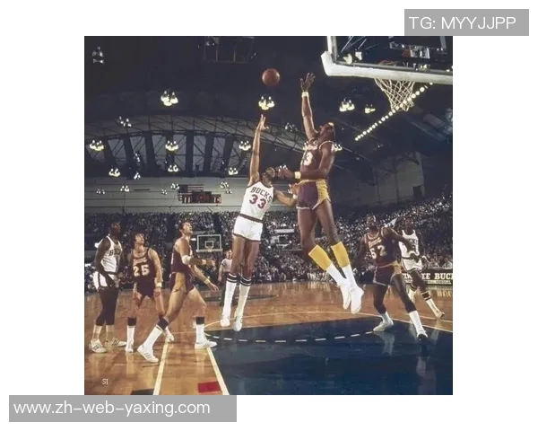 张伯伦与拉塞尔的传奇对决：篮球历史上的巅峰时刻与伟大对比